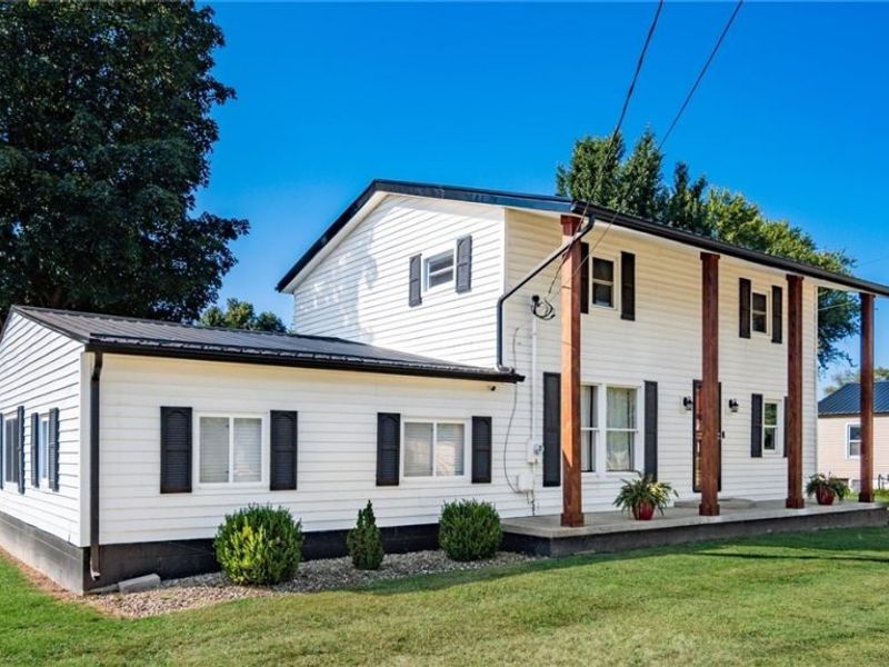 2378 W High Street, Newark, OH 43055 Photo 2