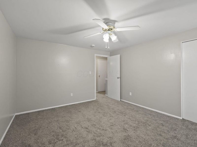 1046 Merrimar Circle N, Unit B, Columbus, OH 43220 Photo 11