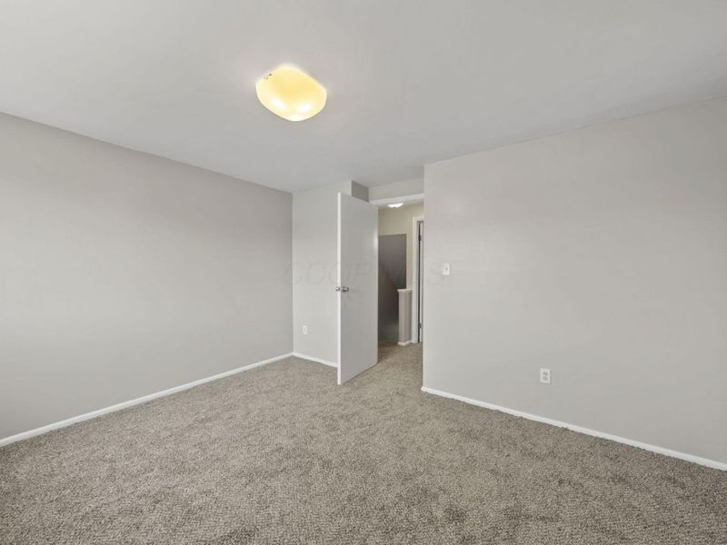 1046 Merrimar Circle N, Unit B, Columbus, OH 43220 Photo 13