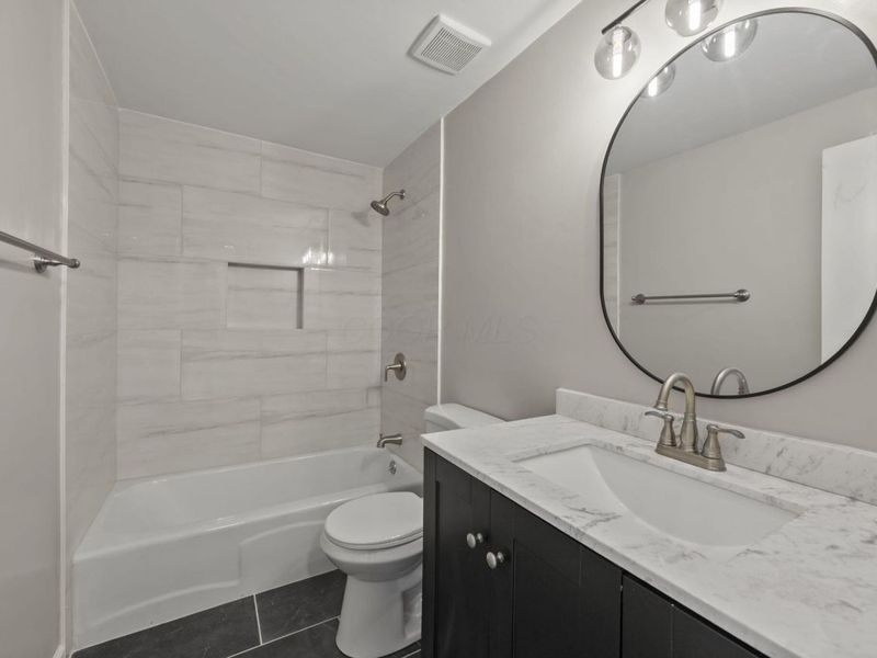 1046 Merrimar Circle N, Unit B, Columbus, OH 43220 Photo 14