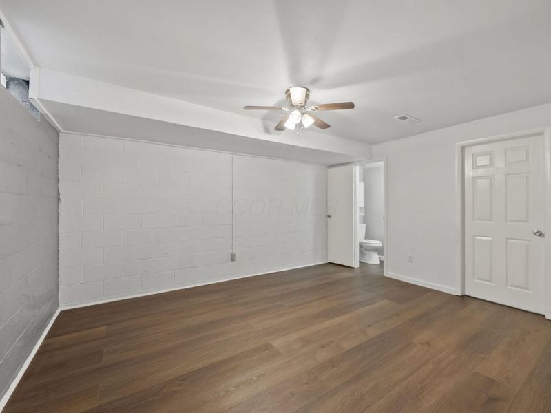 1046 Merrimar Circle N, Unit B, Columbus, OH 43220 Photo 16