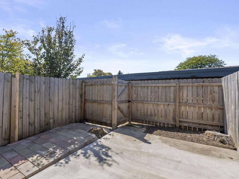 1046 Merrimar Circle N, Unit B, Columbus, OH 43220 Photo 20