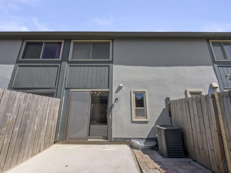 1046 Merrimar Circle N, Unit B, Columbus, OH 43220 Photo 21