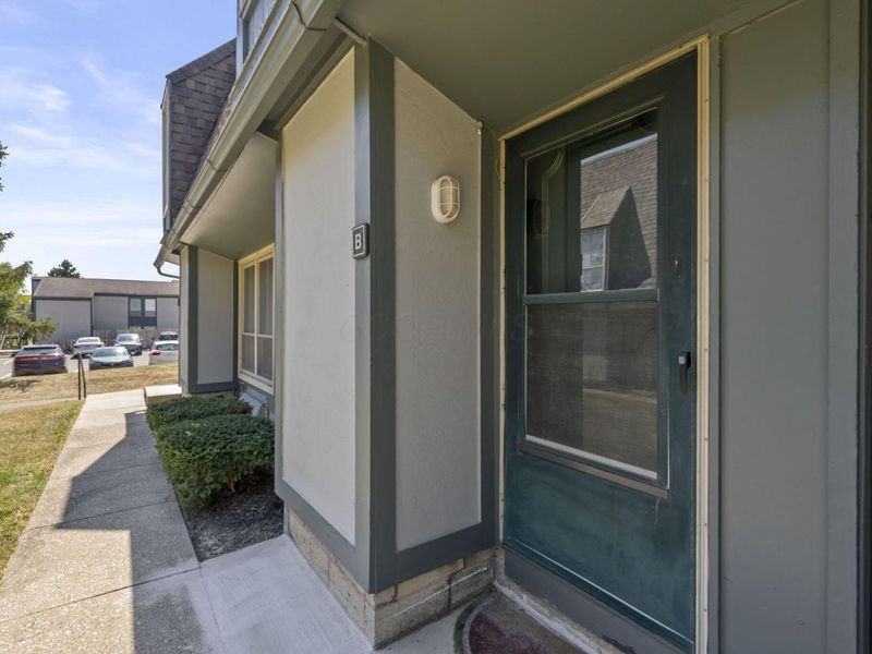 1046 Merrimar Circle N, Unit B, Columbus, OH 43220 Photo 26