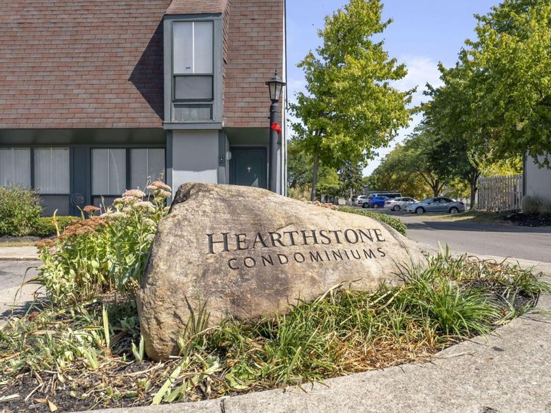 1046 Merrimar Circle N, Unit B, Columbus, OH 43220 Photo 31