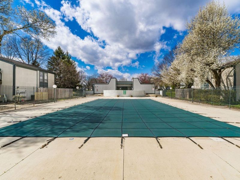 1046 Merrimar Circle N, Unit B, Columbus, OH 43220 Photo 32