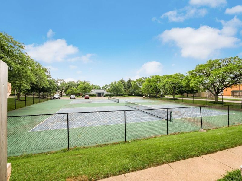 1046 Merrimar Circle N, Unit B, Columbus, OH 43220 Photo 35