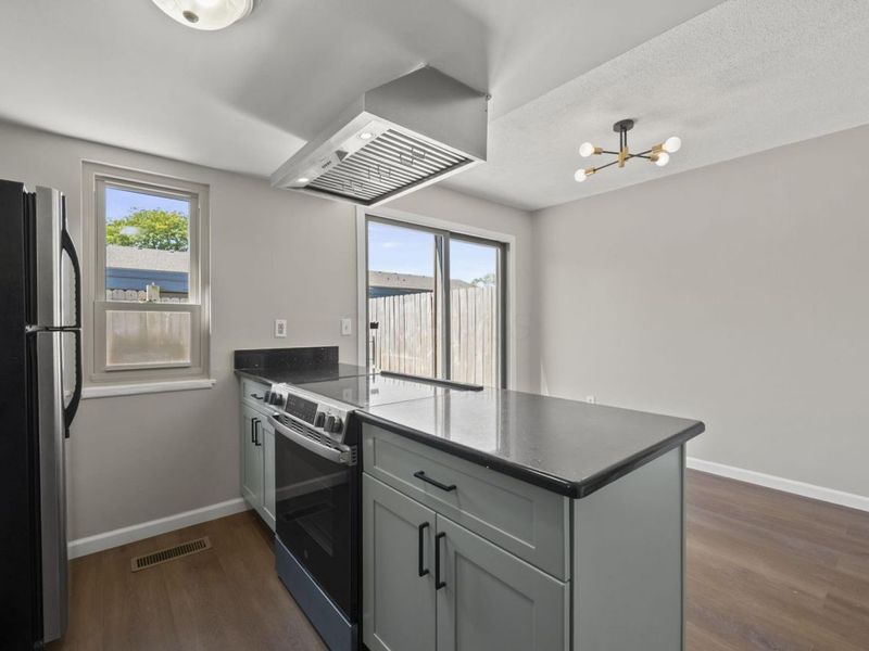 1046 Merrimar Circle N, Unit B, Columbus, OH 43220 Photo 7