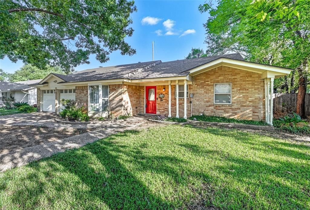 1703 Park Hill Drive, Arlington, TX 76012 Main Photo