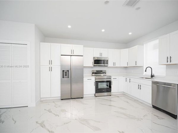 238NW 2nd St, Unit 5, Florida City, FL 33034