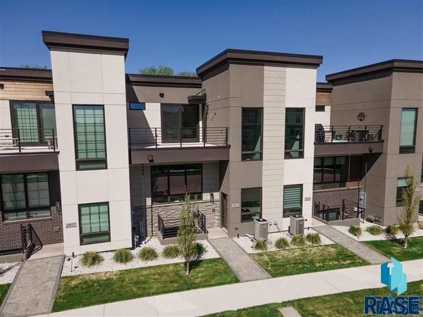 2803 S Terry Ave, Sioux Falls, SD 57106