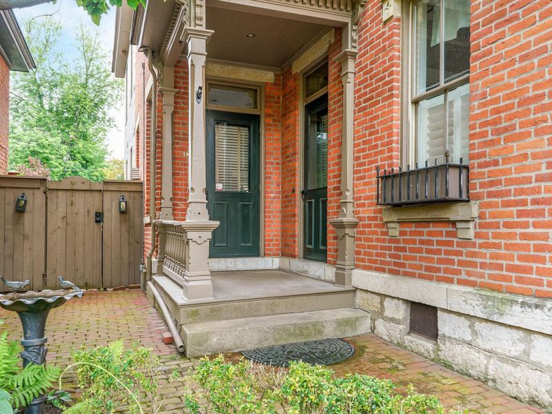 37 Stewart Avenue, Columbus, OH 43206 Photo 2