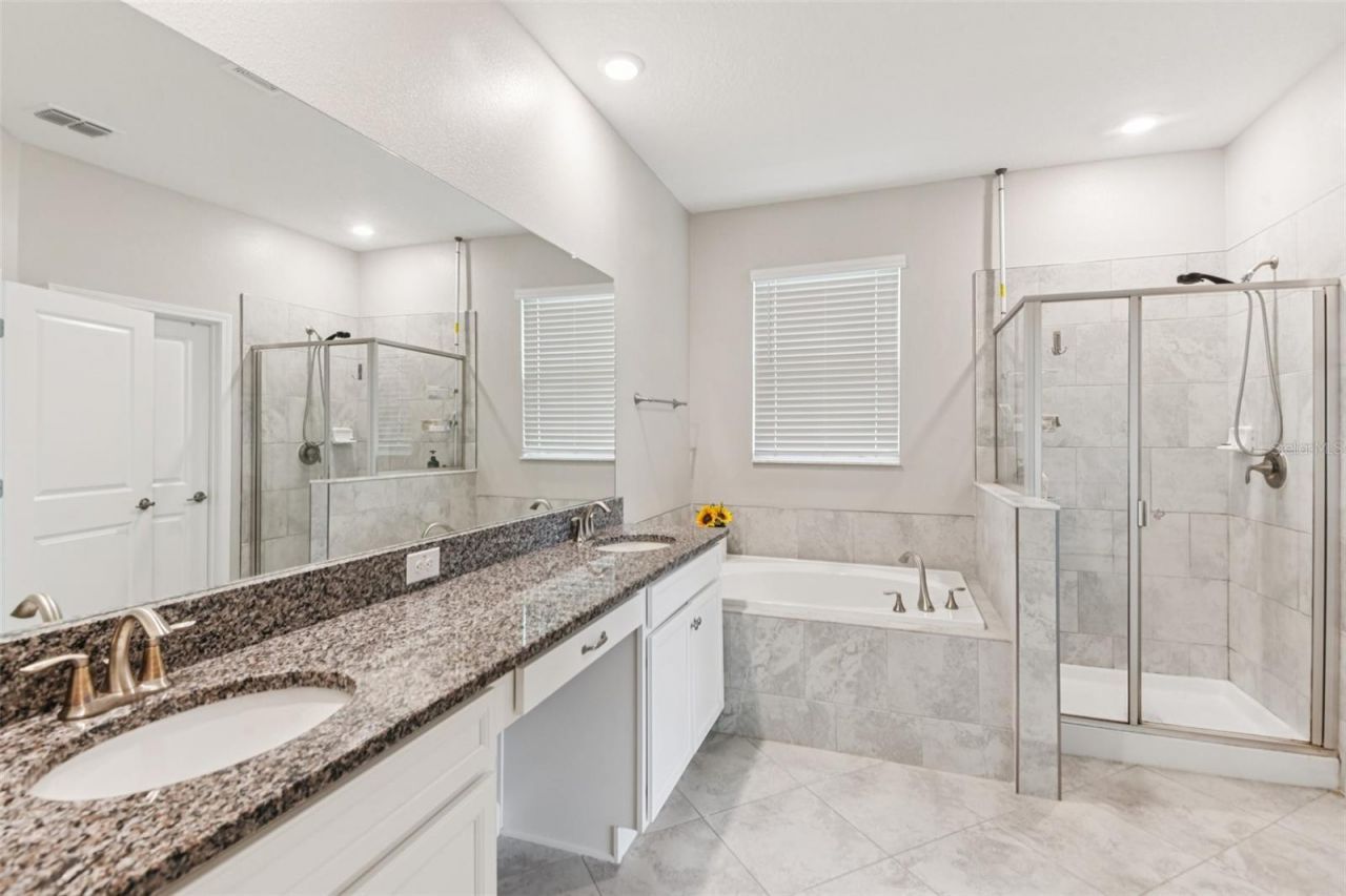 24928 Lambrusco Loop, Lutz, FL 33559 Photo