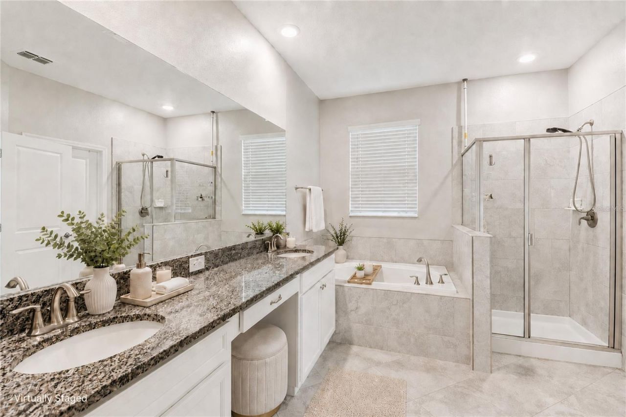 24928 Lambrusco Loop, Lutz, FL 33559 Photo