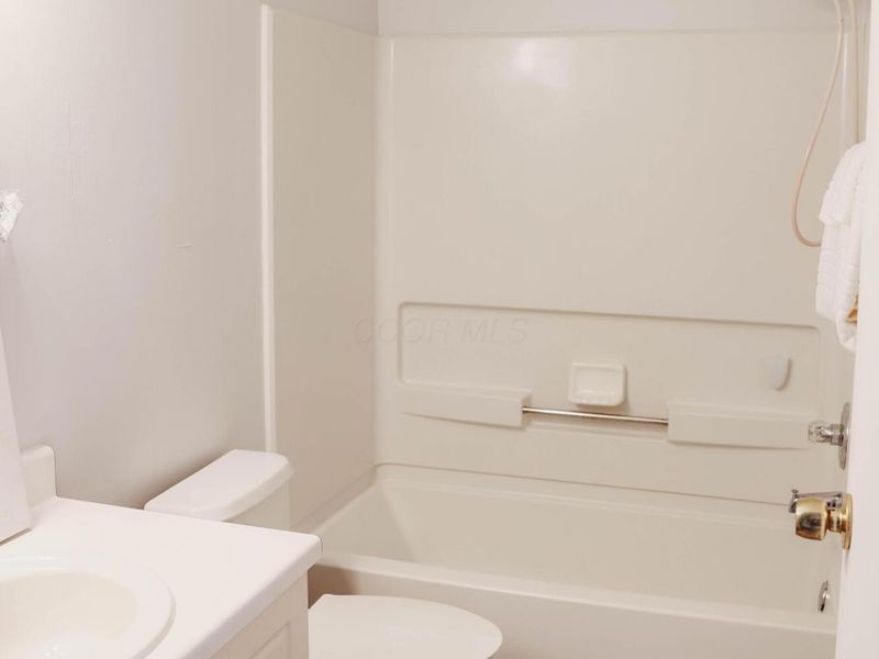 4063 Parkcove Drive, Unit 21A, Columbus, OH 43230 Photo 6