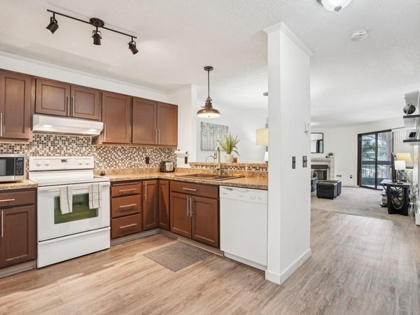 7621 Edinborough Way, Unit 2201, Edina, MN 55435