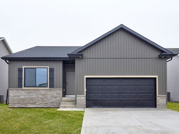 1047 NW Yorktown Drive, Waukee, IA 50263