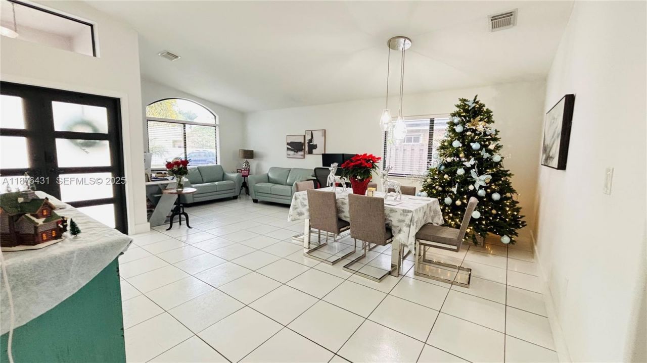 16605 SW 90th St, Miami, FL 33196 Photo