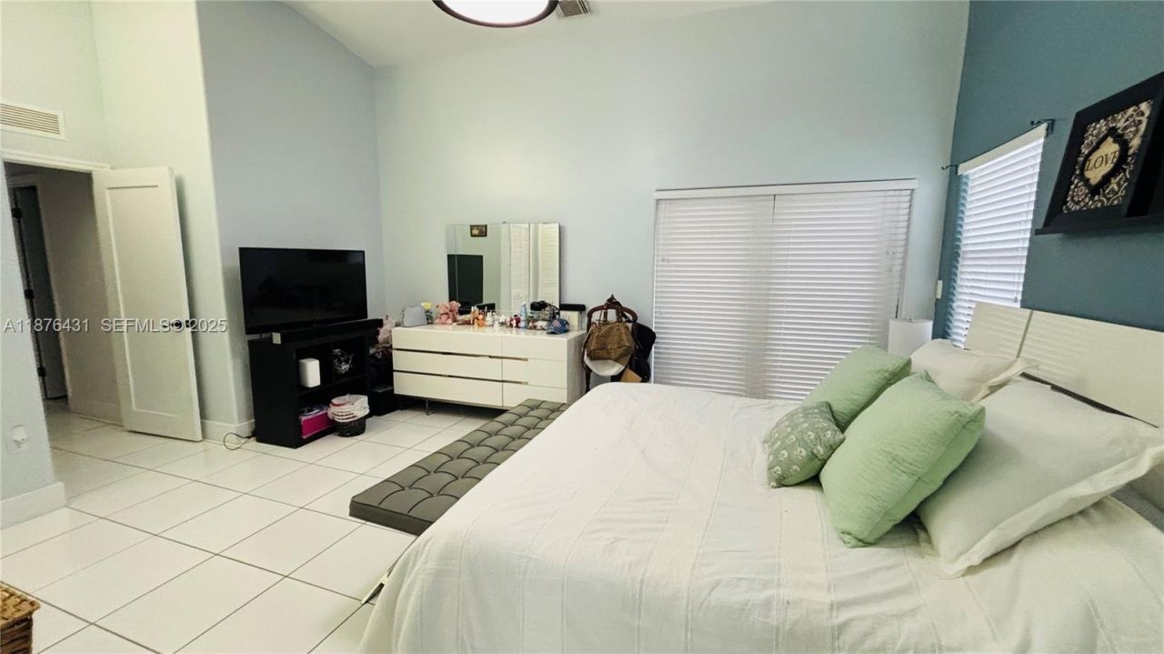 16605 SW 90th St, Miami, FL 33196 Photo