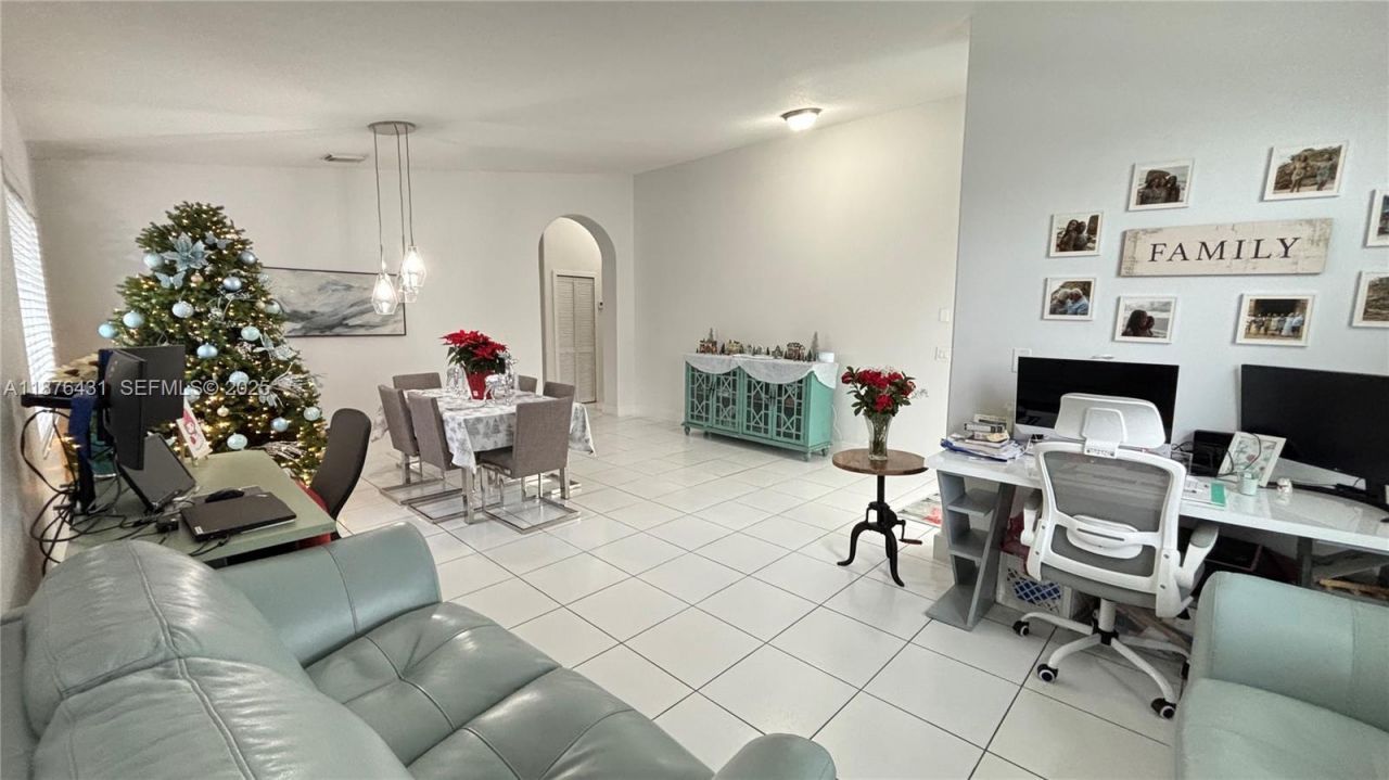 16605 SW 90th St, Miami, FL 33196 Photo