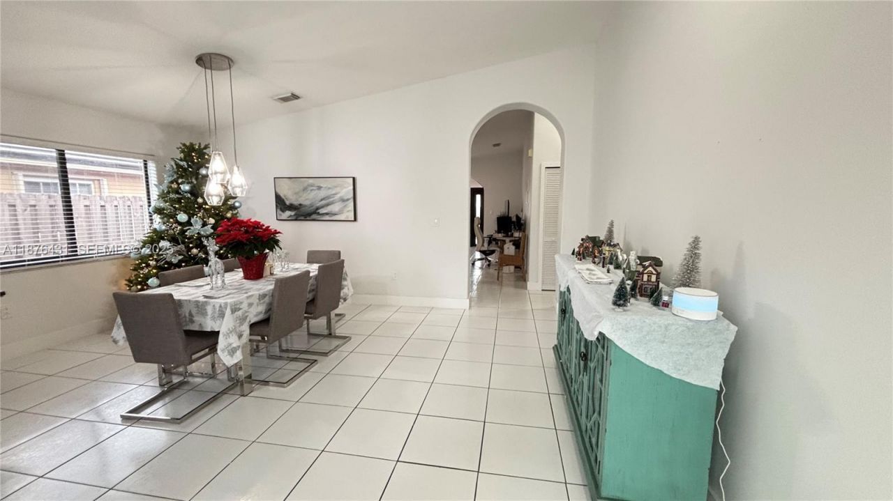 16605 SW 90th St, Miami, FL 33196 Photo