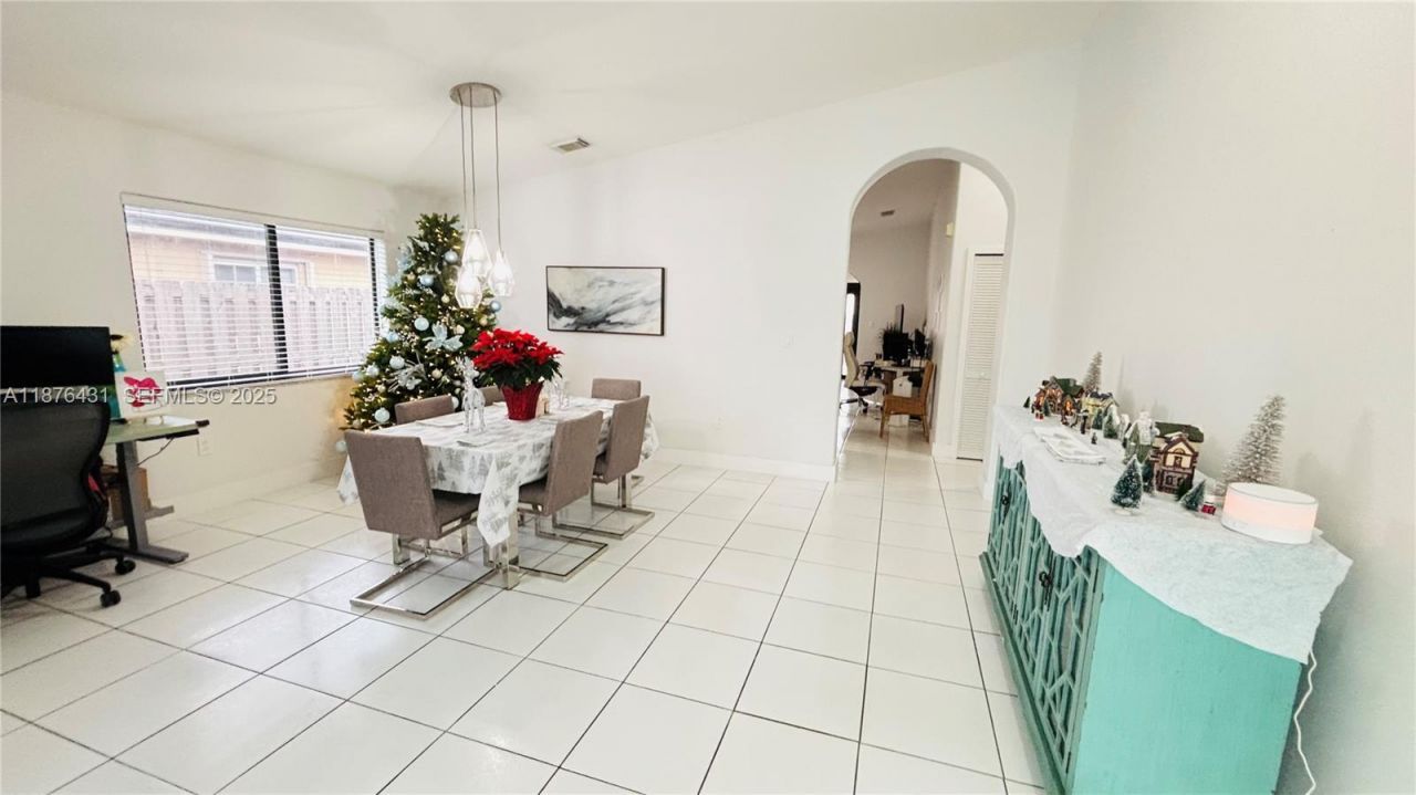 16605 SW 90th St, Miami, FL 33196 Photo