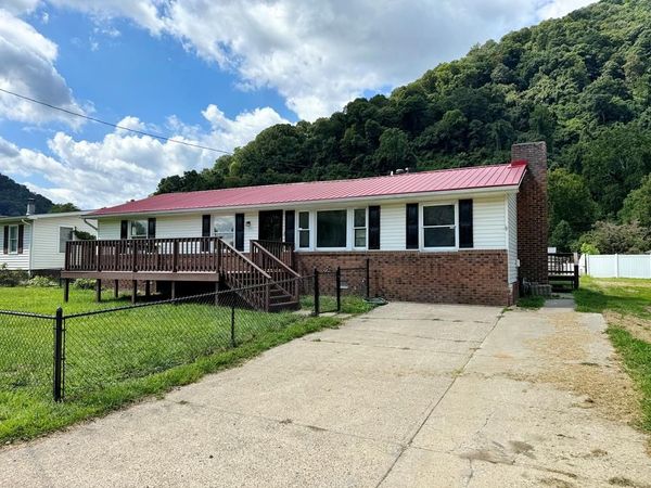 159 Carmen Drive, MOUNT CARBON, WV 25139