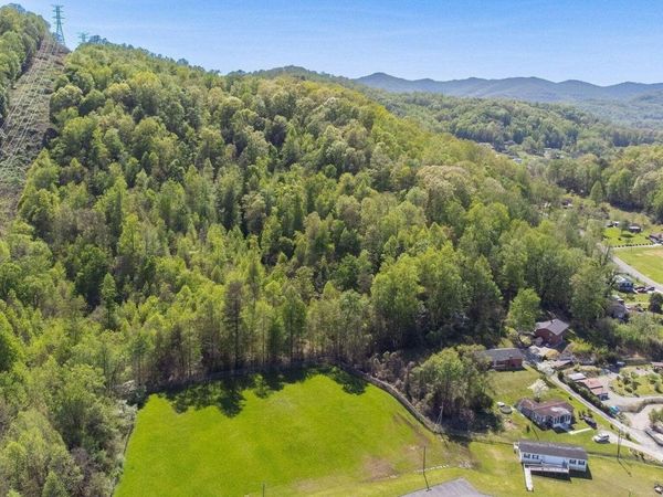 Morton Lane, Jellico, TN 37762