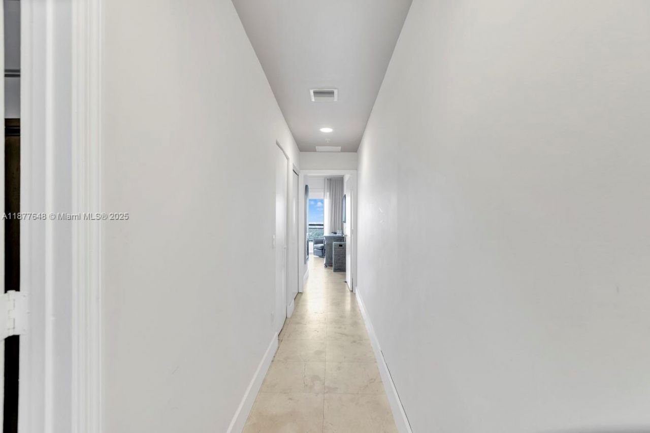 60 SW 13th St, Unit 3402, Miami, FL 33130 Photo