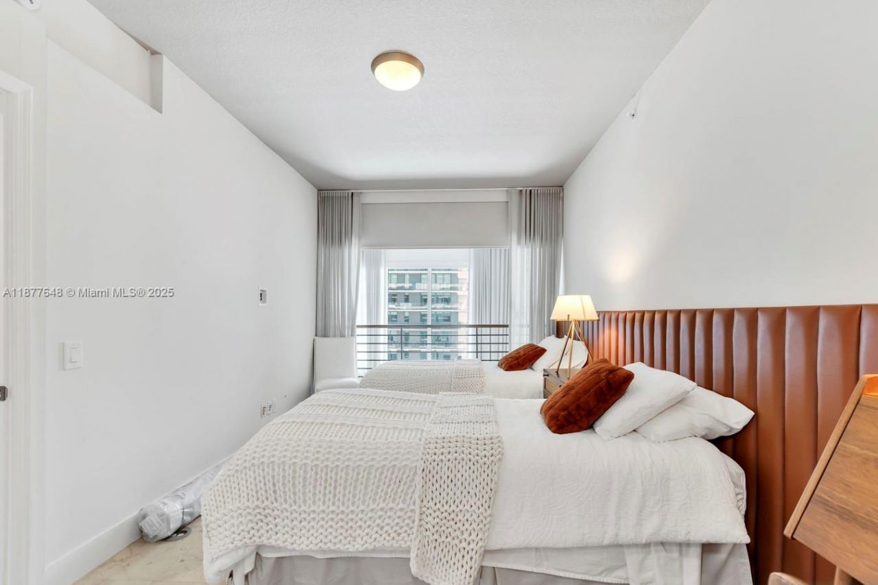 60 SW 13th St, Unit 3402, Miami, FL 33130 Photo