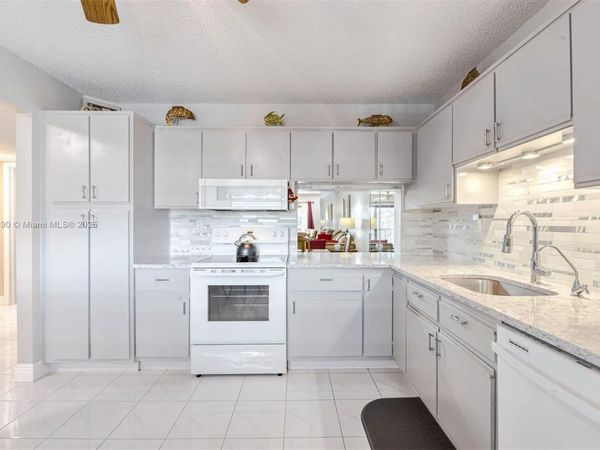 4955 E Sabal Palm Blvd, Unit 305, Tamarac, FL 33319