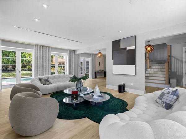 2887 Pine Tree Dr, Miami Beach, FL 33140