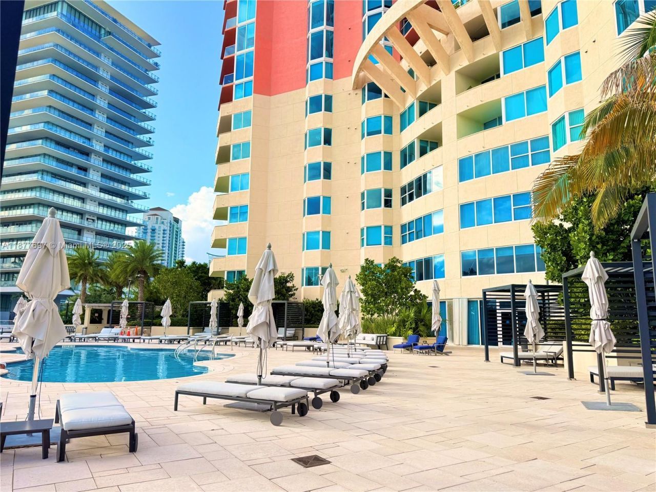 300 S Pointe Dr, Unit 2806, Miami Beach, FL 33139 Photo