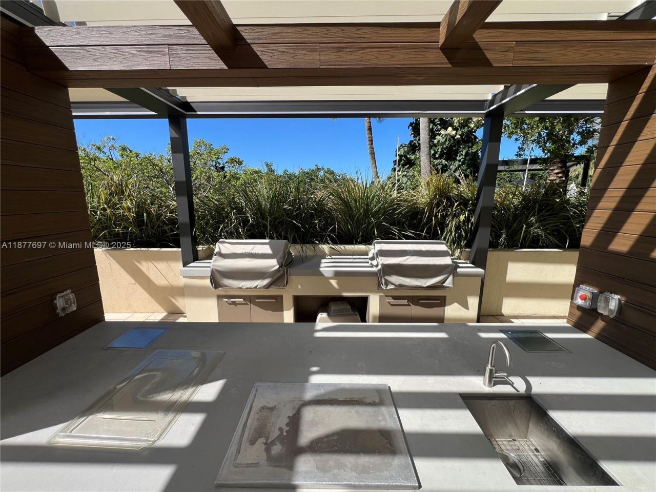 300 S Pointe Dr, Unit 2806, Miami Beach, FL 33139 Photo