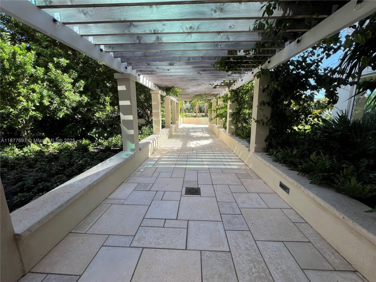 300 S Pointe Dr, Unit 2806, Miami Beach, FL 33139 Photo