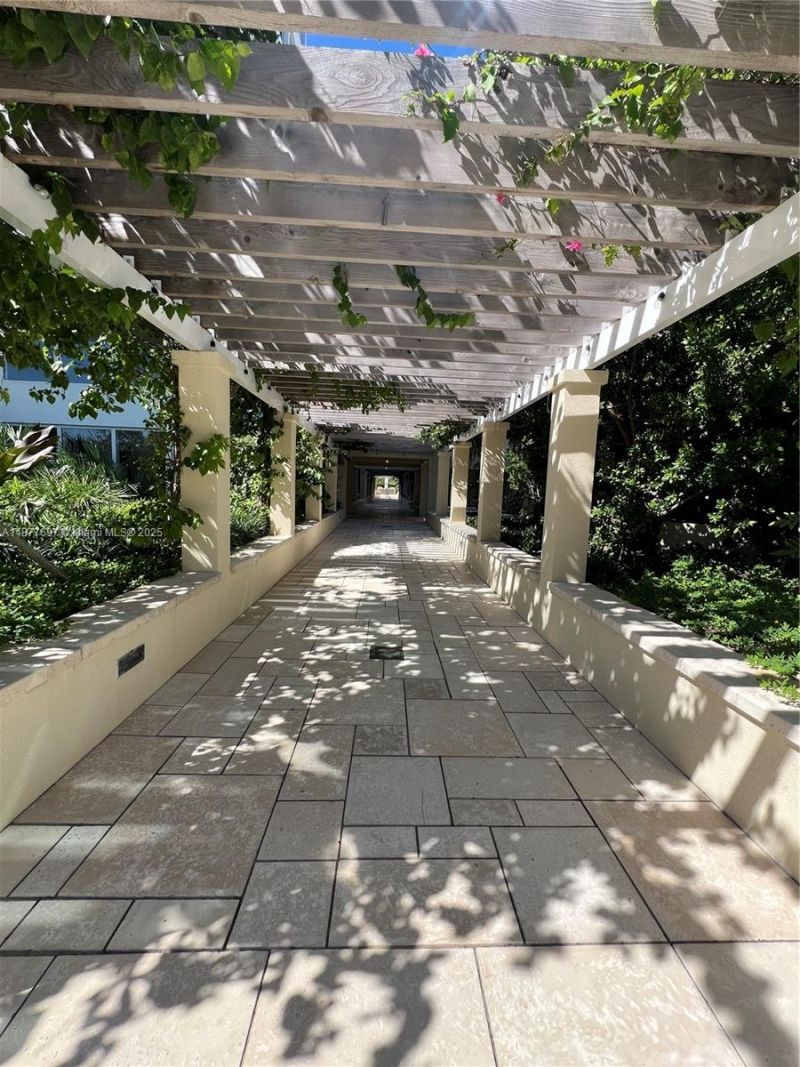 300 S Pointe Dr, Unit 2806, Miami Beach, FL 33139 Photo