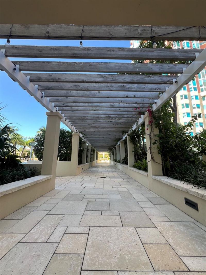 300 S Pointe Dr, Unit 2806, Miami Beach, FL 33139 Photo