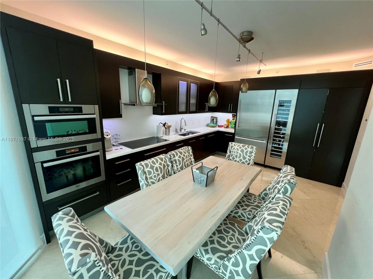 300 S Pointe Dr, Unit 2806, Miami Beach, FL 33139 Photo