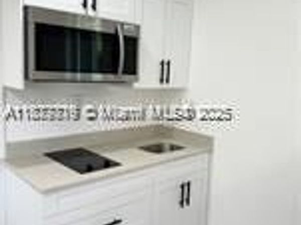 2740 NW 49th St, Miami, FL 33142