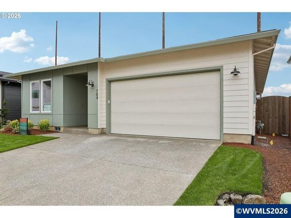 704 Magnolia Av, Woodburn, OR 97071