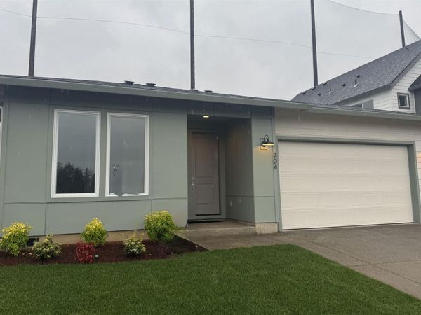 704 Magnolia Av, Woodburn, OR 97071