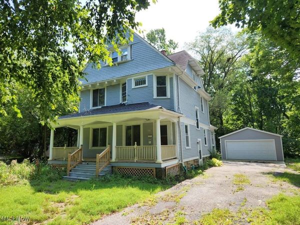 18112 Chagrin Boulevard, Shaker Heights, OH 44122