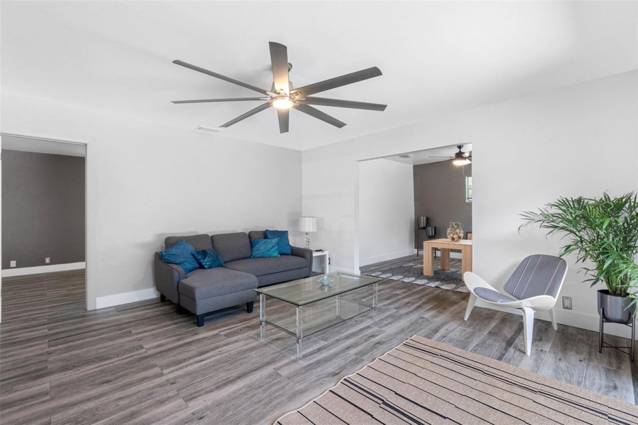 439 Capri Way Ne, Saint Petersburg, FL 33704 Photo