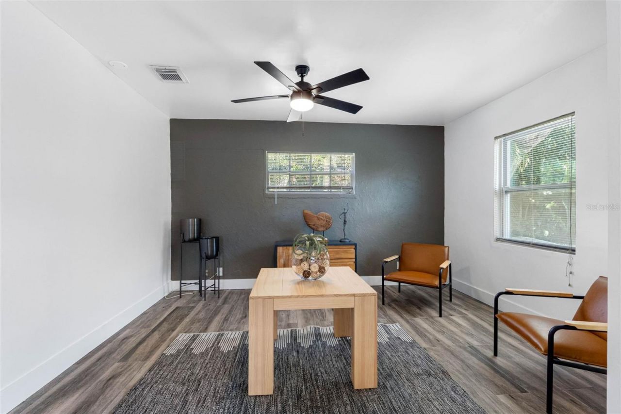 439 Capri Way Ne, Saint Petersburg, FL 33704 Photo