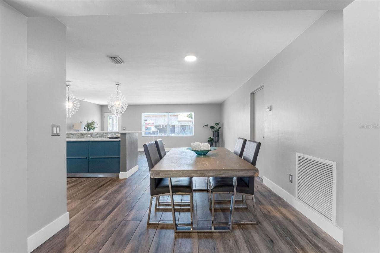 439 Capri Way Ne, Saint Petersburg, FL 33704 Photo