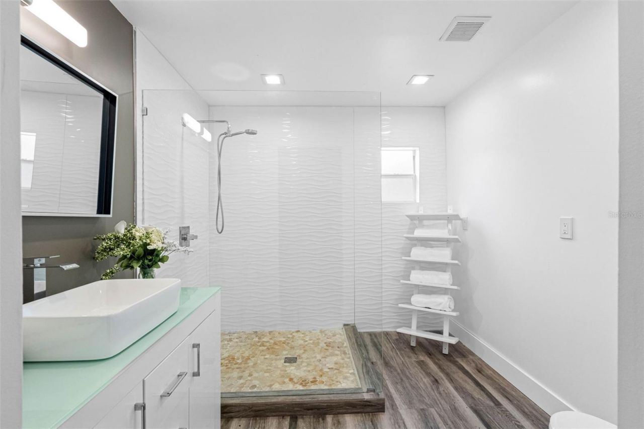 439 Capri Way Ne, Saint Petersburg, FL 33704 Photo