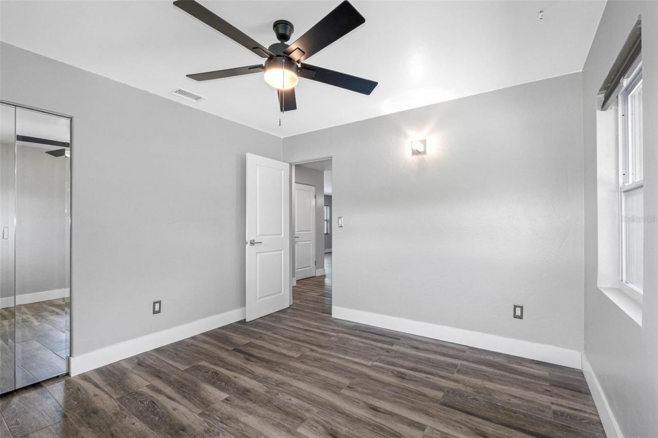 439 Capri Way Ne, Saint Petersburg, FL 33704 Photo