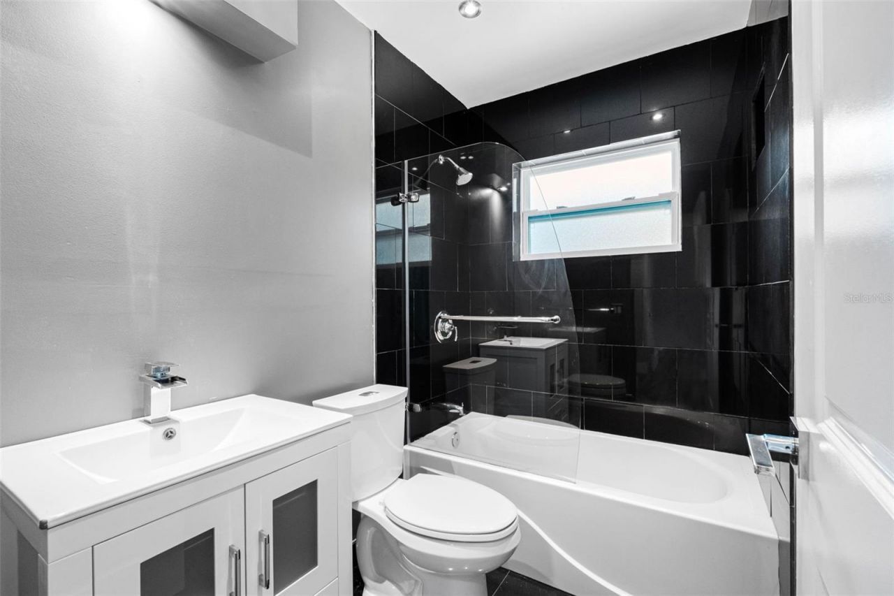 439 Capri Way Ne, Saint Petersburg, FL 33704 Photo