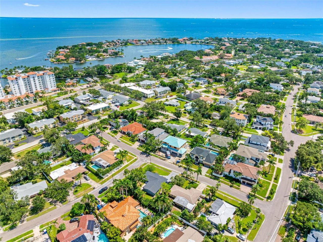 439 Capri Way Ne, Saint Petersburg, FL 33704 Photo