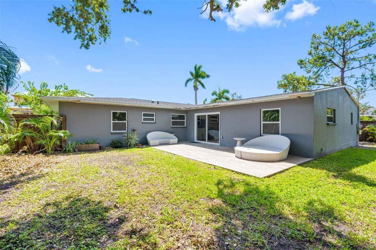 439 Capri Way Ne, Saint Petersburg, FL 33704 Photo